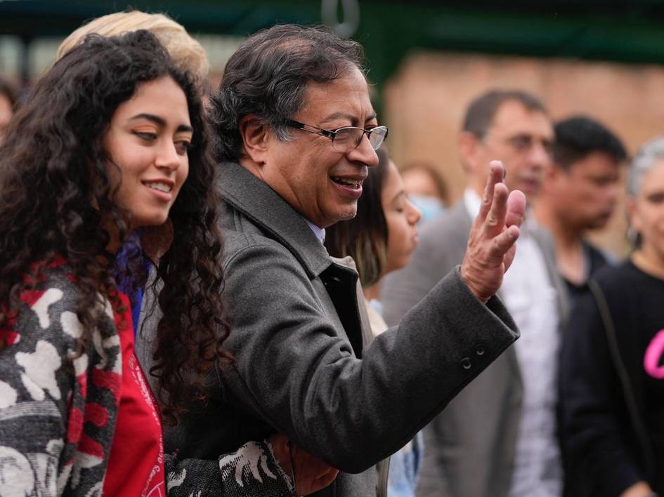 Колумбия президенти ва қизлари суиқасддан омон қолди